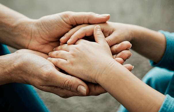 Médico em consulta virtual