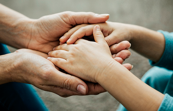 Médico em consulta virtual